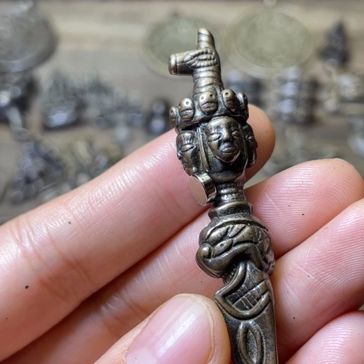 老铜撅有点合模线