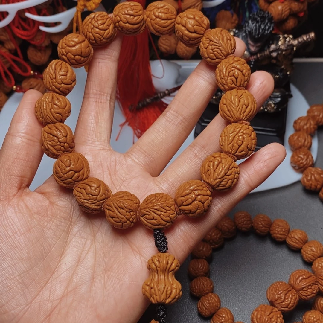 吊坠桃核桃枭手持1