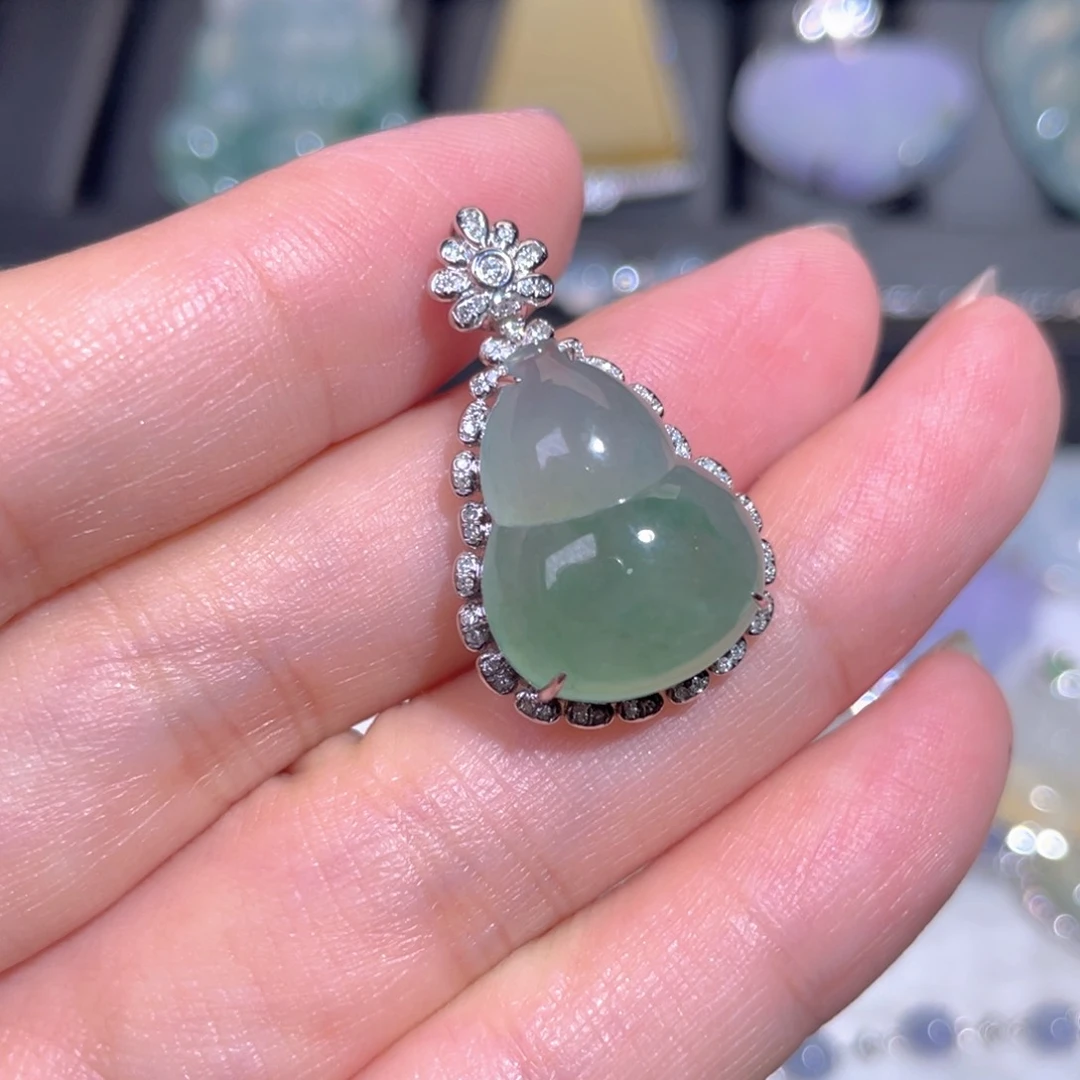 翡翠18K金镶嵌颈饰翡翠