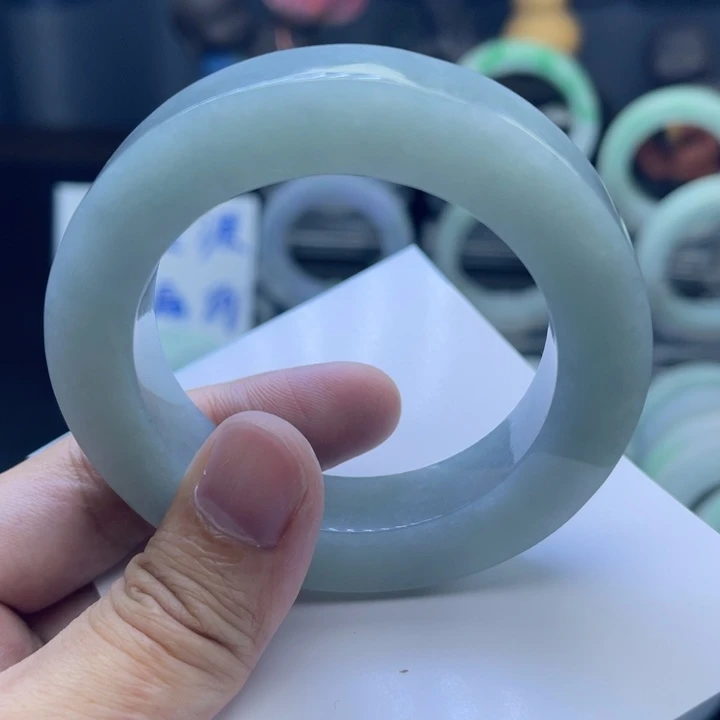 定制翡翠未镶嵌手镯