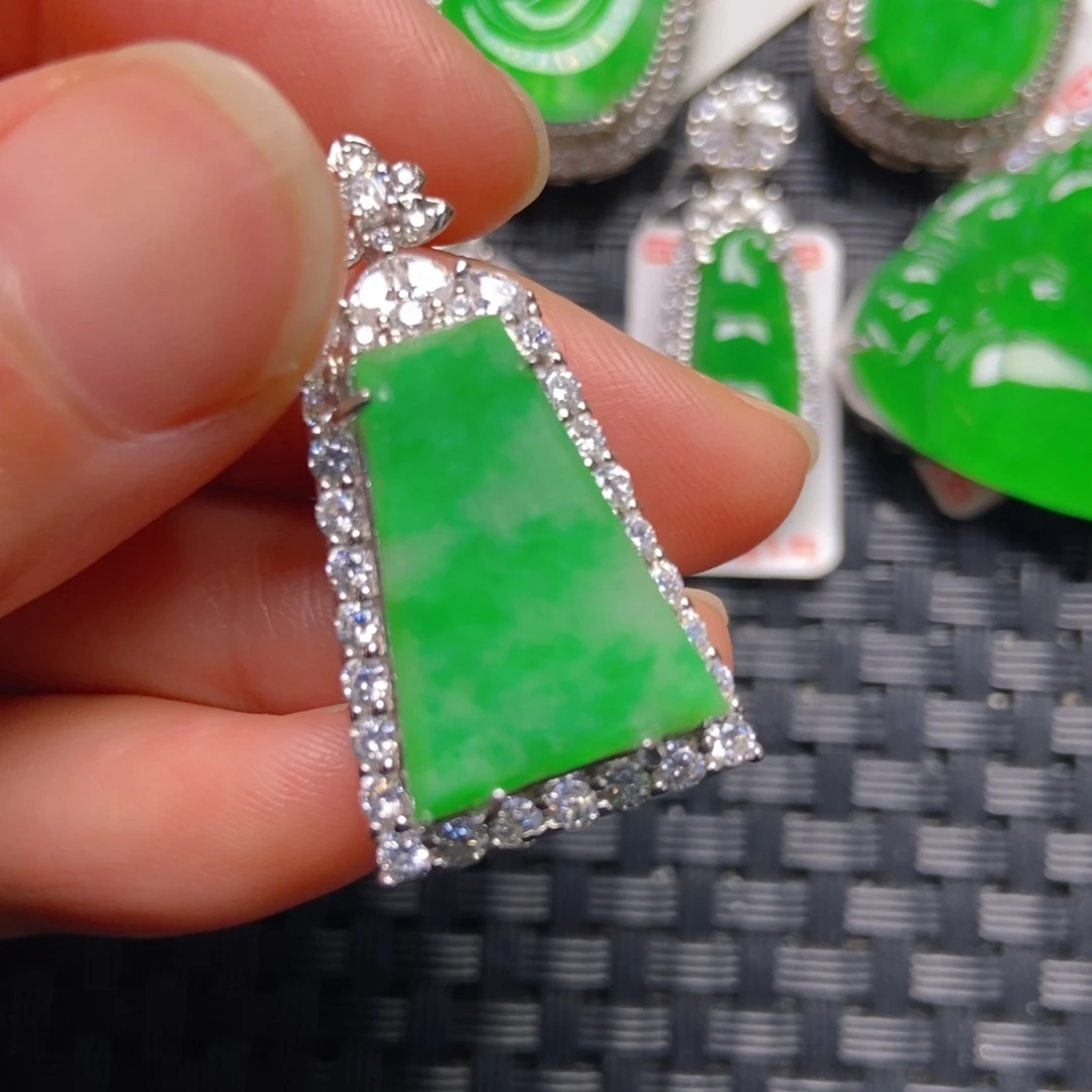 翡翠银S925镶嵌颈饰无事吊坠