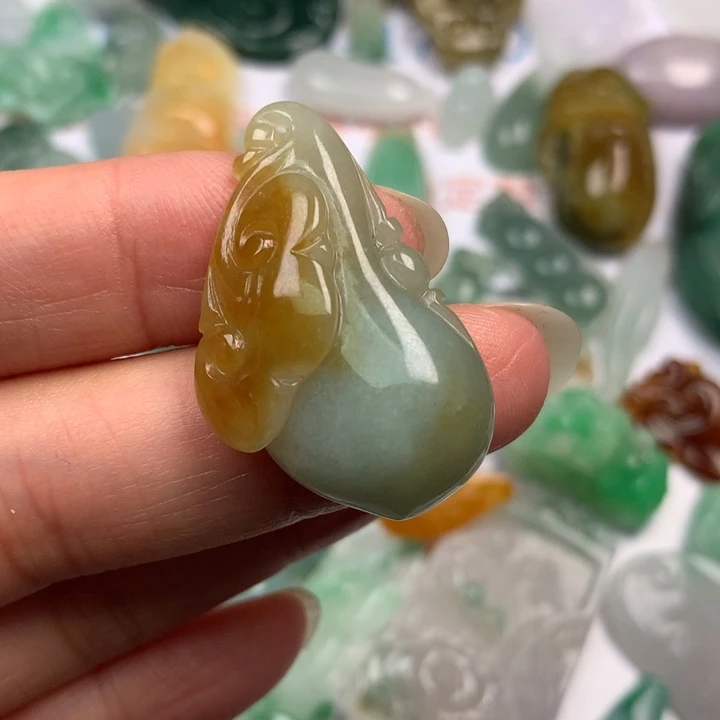 堂***姐翡翠未镶嵌颈饰翡翠