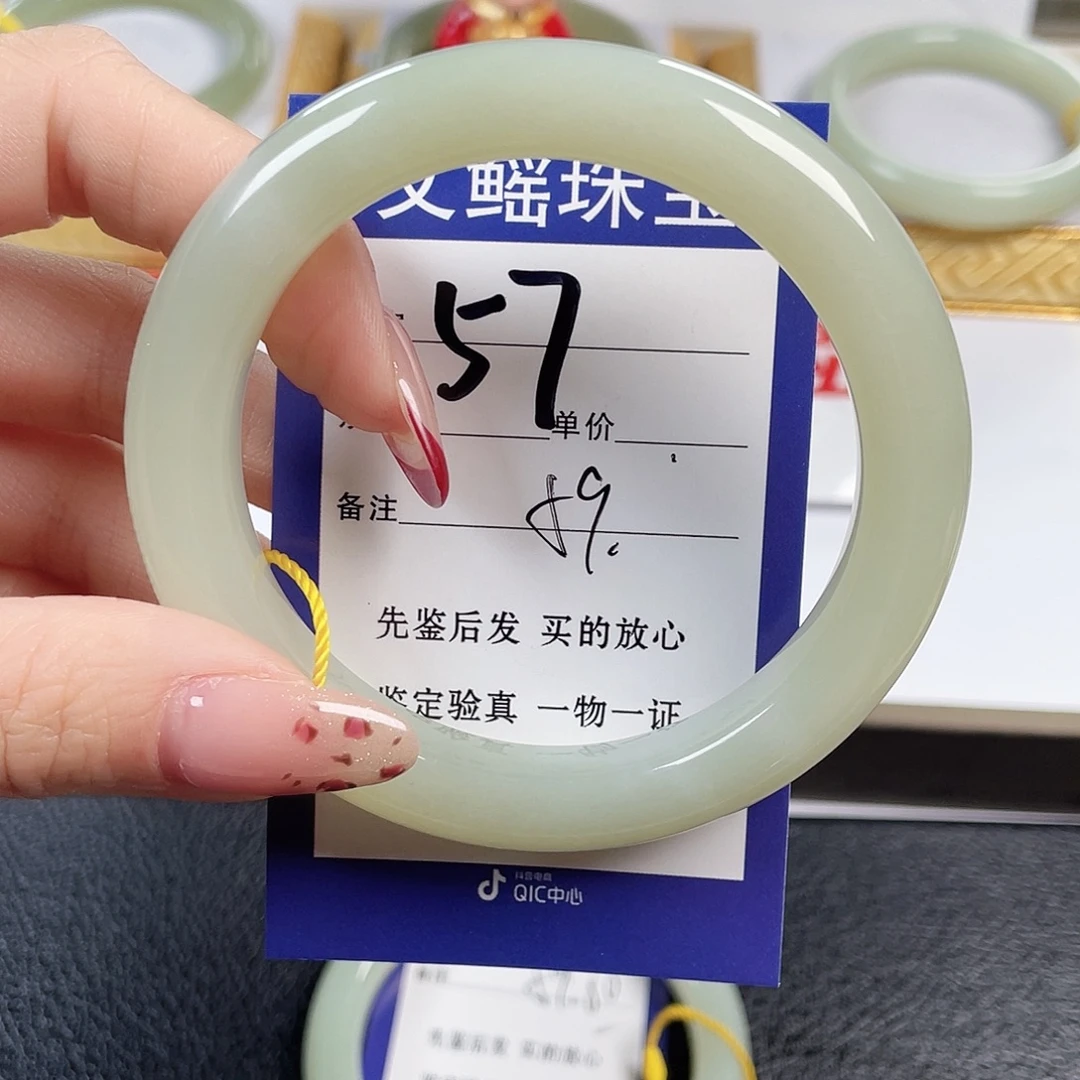 花***忧和田玉未镶嵌手镯