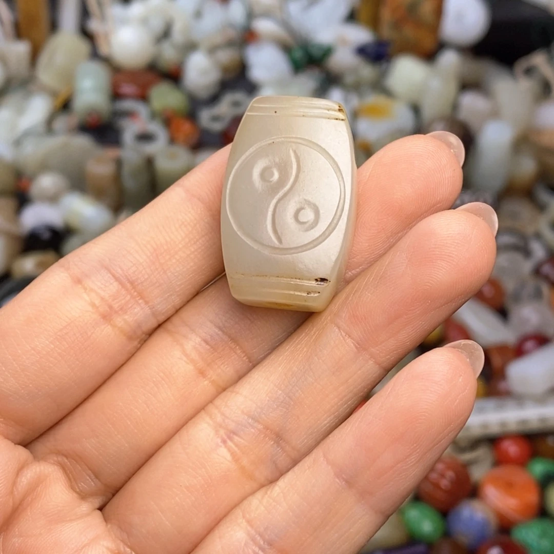 未镶嵌颈饰玛瑙/玉髓半**叶