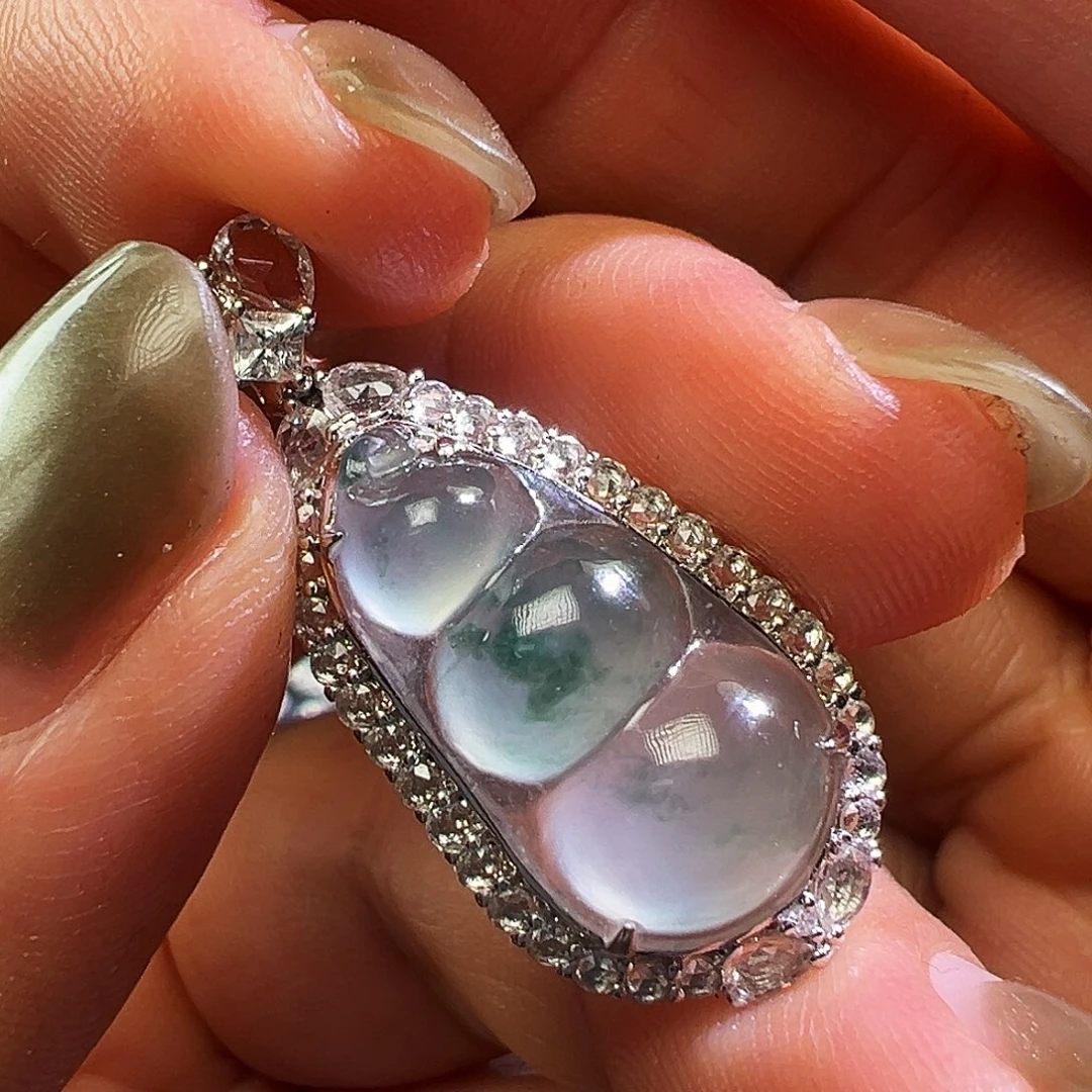 翡翠18K金镶嵌颈饰吊坠