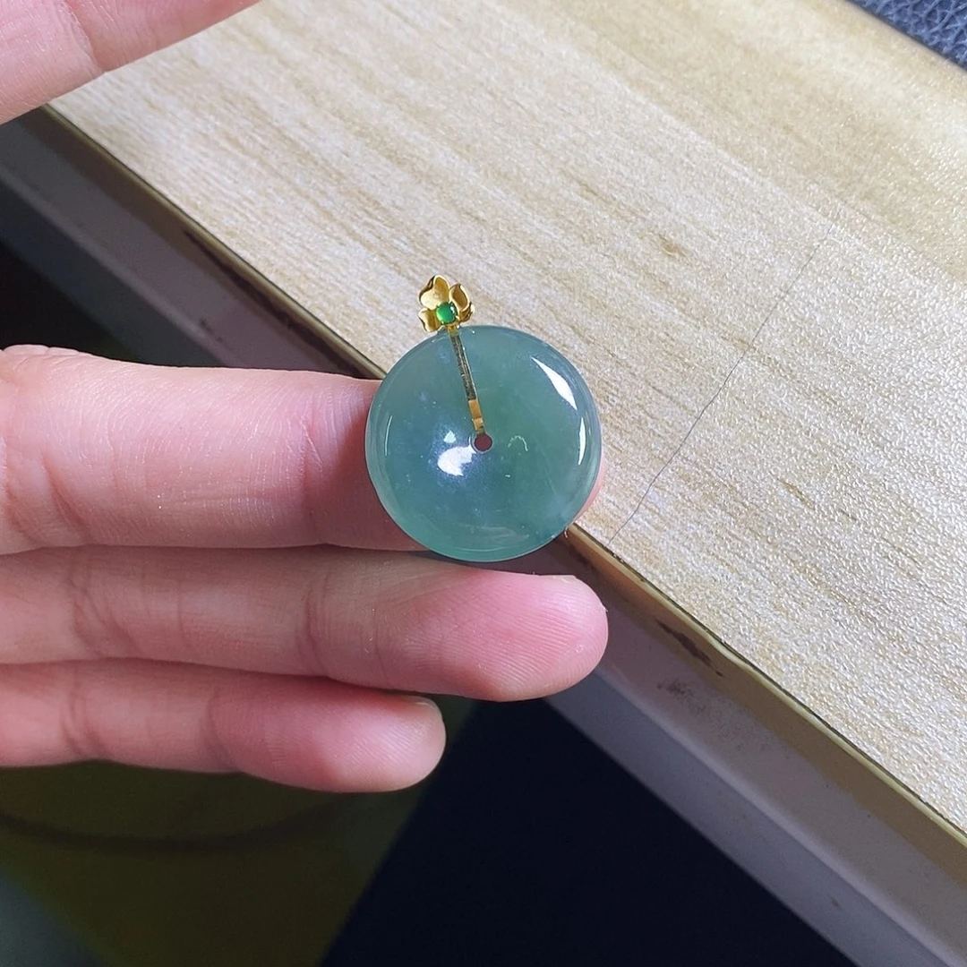 颈饰18K金镶嵌翡翠