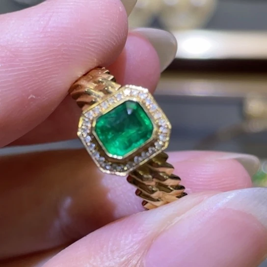 18K金镶嵌戒指祖母绿0.55ct