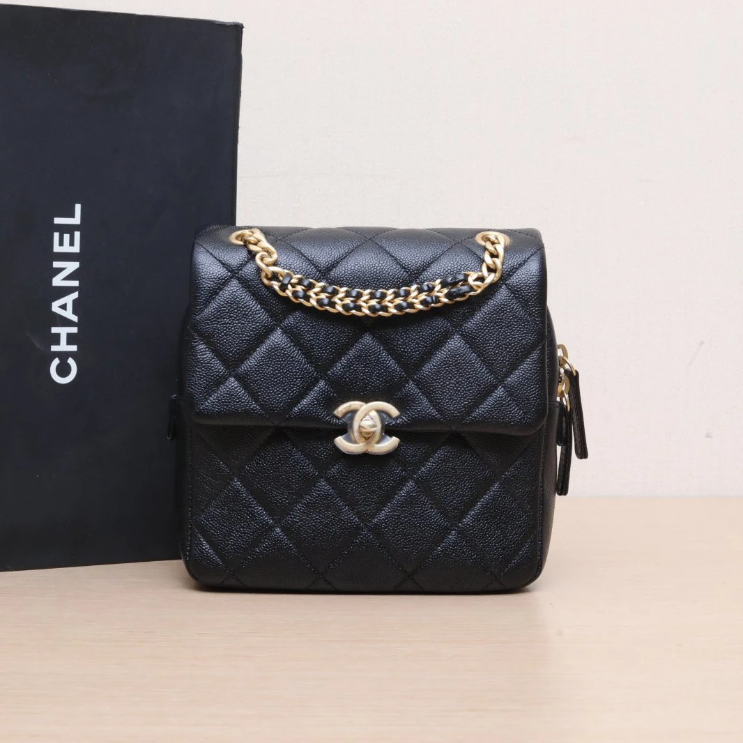 99新 Chanel/香奈儿 【娇】22P口盖拉链双肩包皮革C 芯片 070740