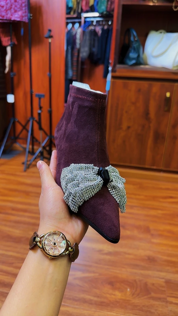 最新款时尚磨砂皮鞋女士（适合藏装下面搭配）