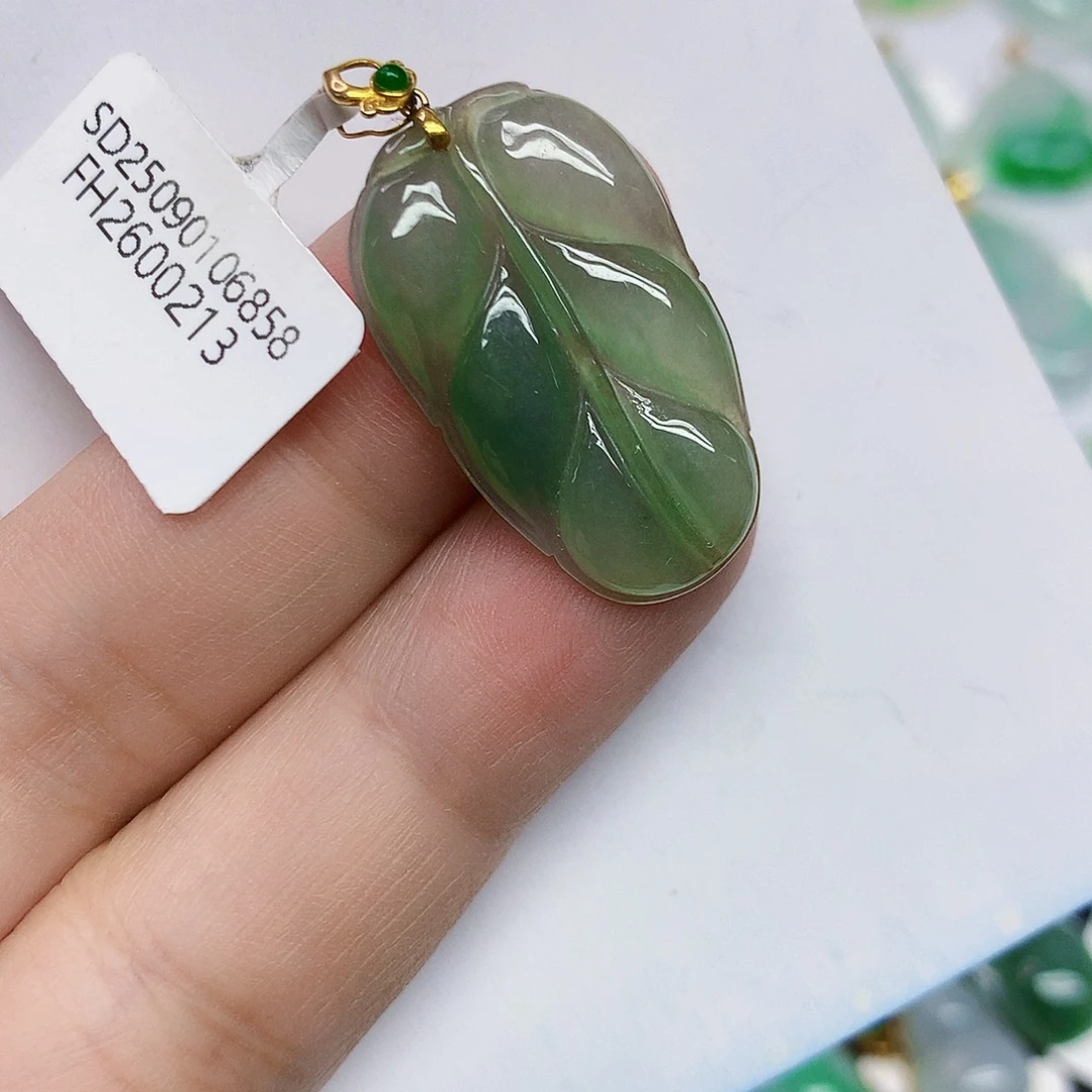 颈饰18K金镶嵌翡翠翡翠