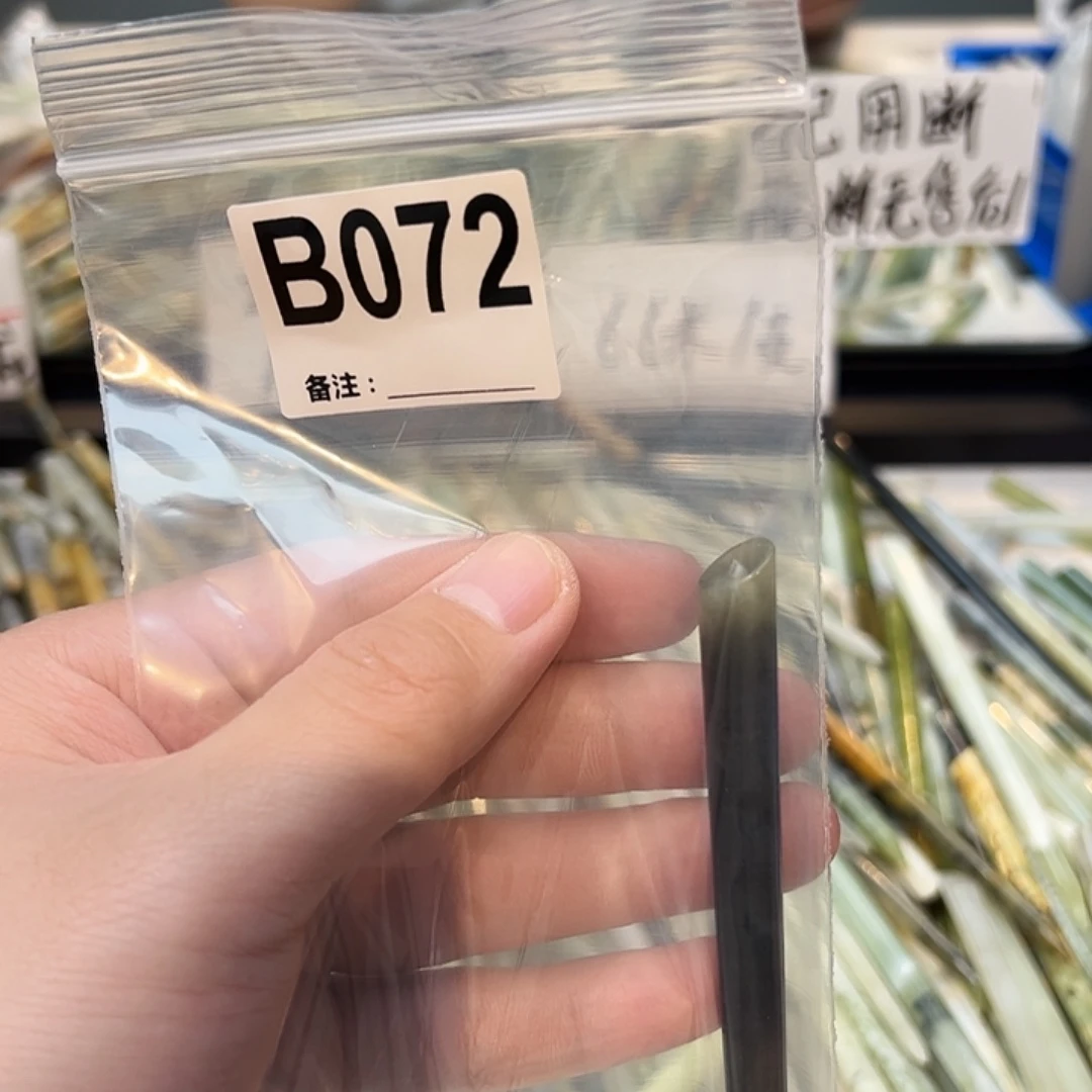 寧***昭未镶嵌蛇纹石玉发饰