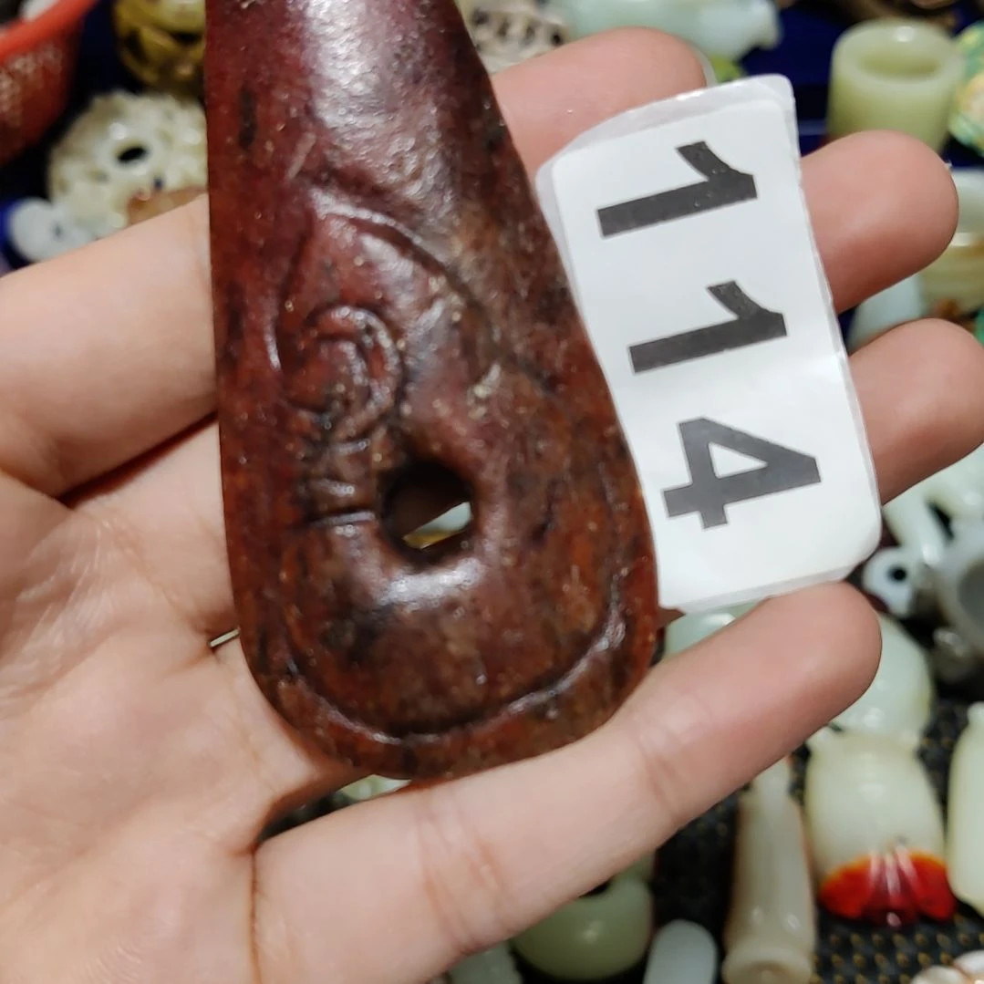 透闪石质玉未镶嵌颈饰