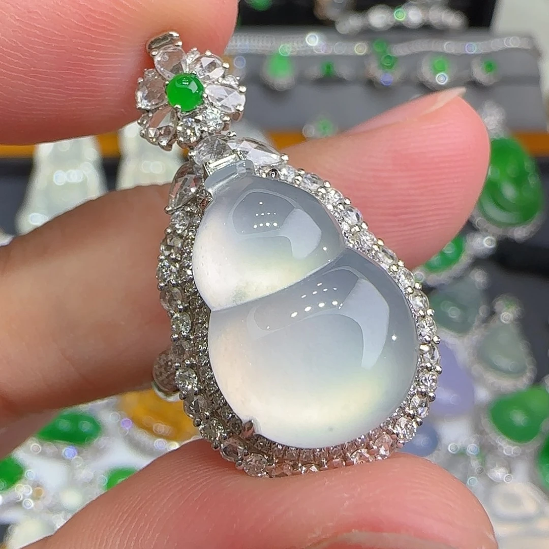 颈饰18K金镶嵌翡翠天然翡翠