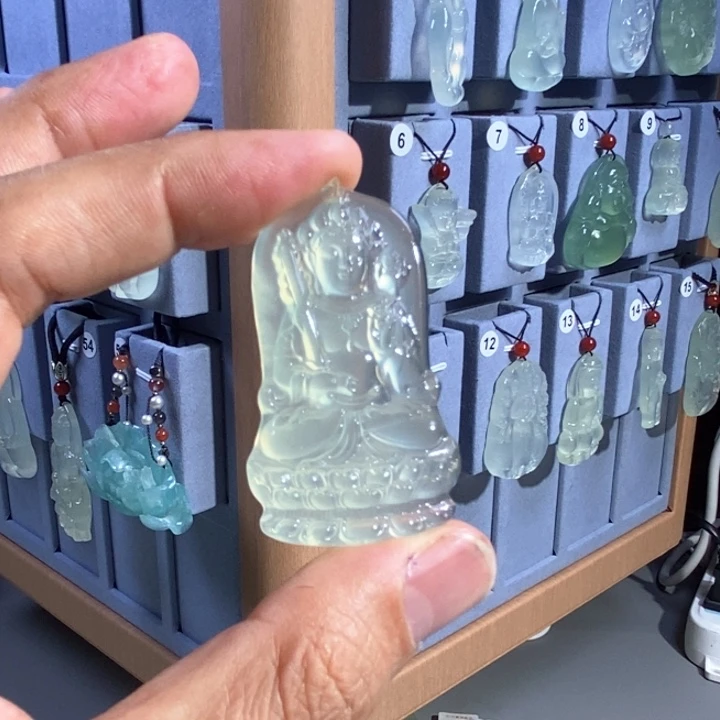 未镶嵌岫玉颈饰吊坠