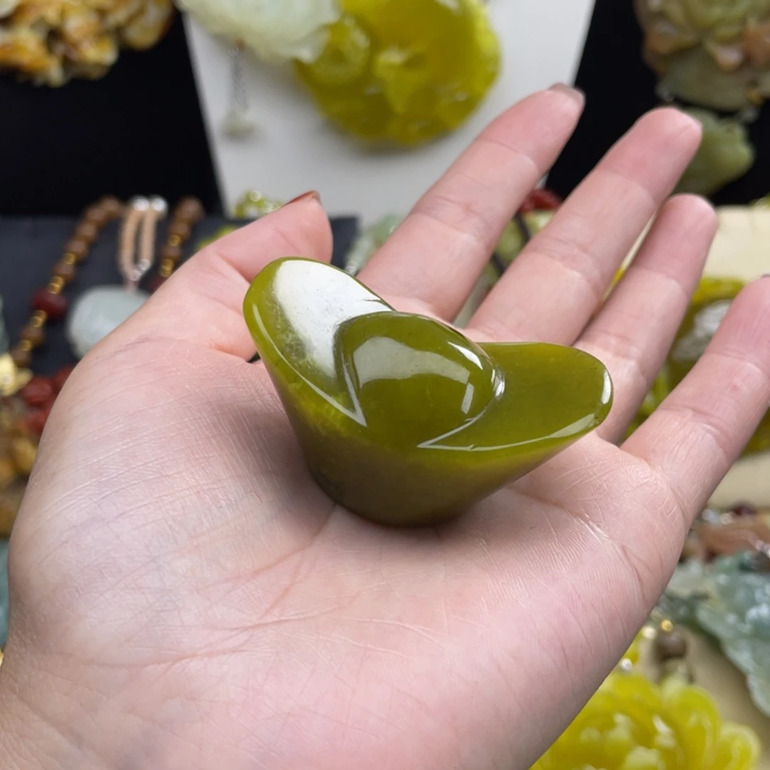未镶嵌蛇纹石玉颈饰