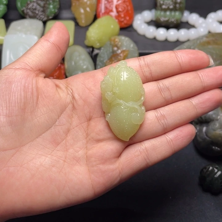 颈饰未镶嵌和田玉