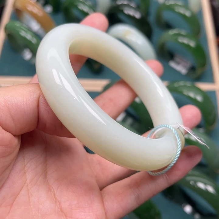 和田玉手镯未镶嵌6061
