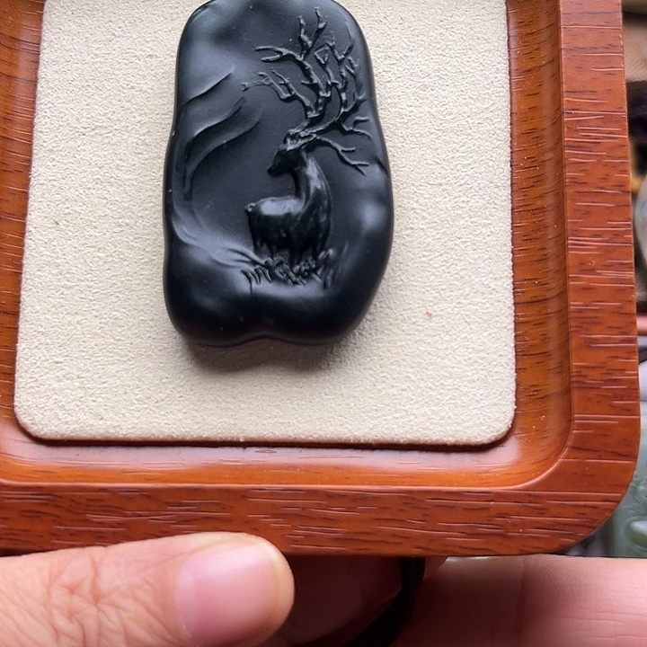 岫玉未镶嵌吊坠(赠链)小鹿一路有你