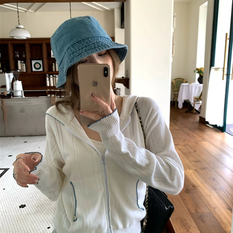 灰色条纹连帽长袖卫衣拉链外套秋季新款休闲韩系针织开衫上衣女白