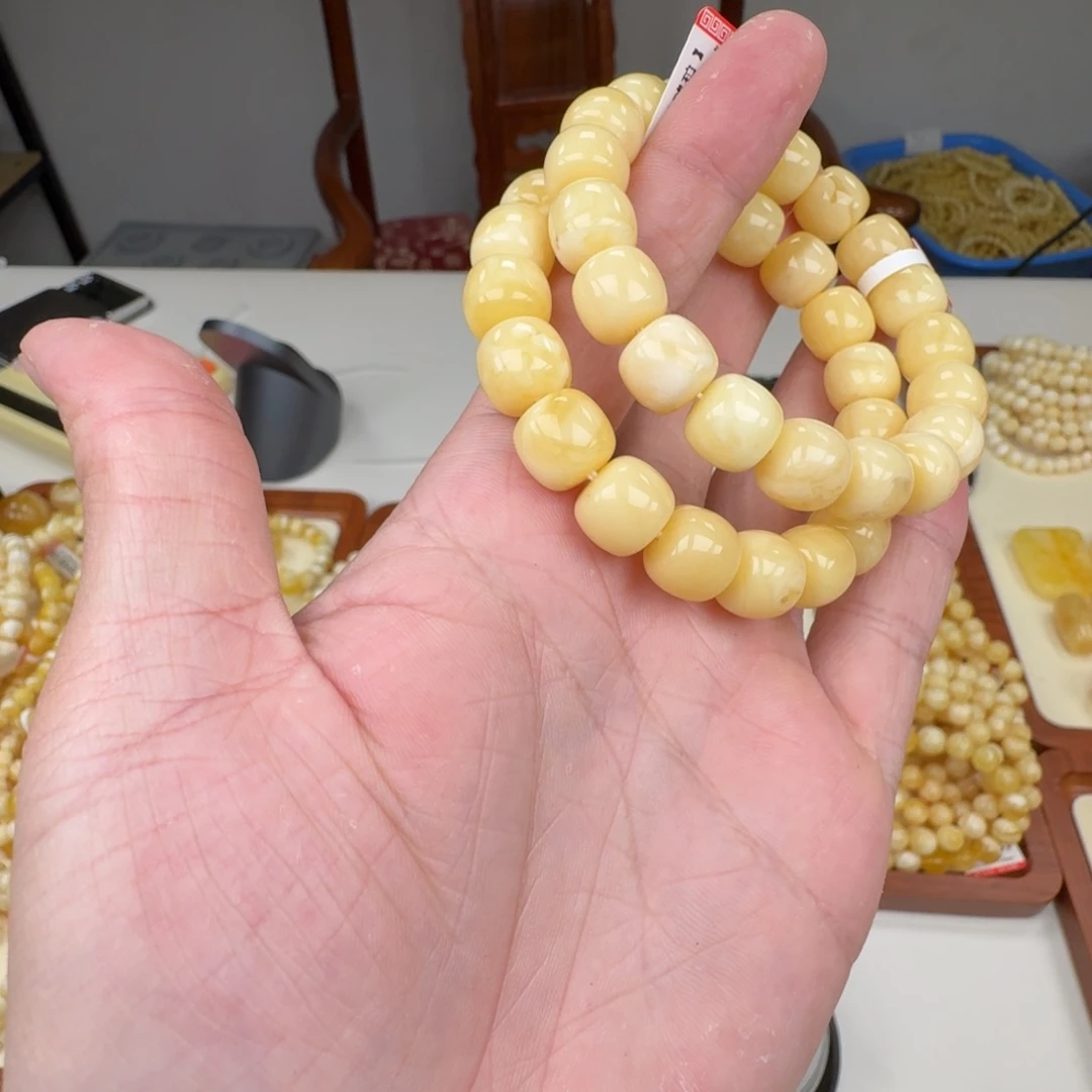 琥珀未镶嵌裸石多样性发其一