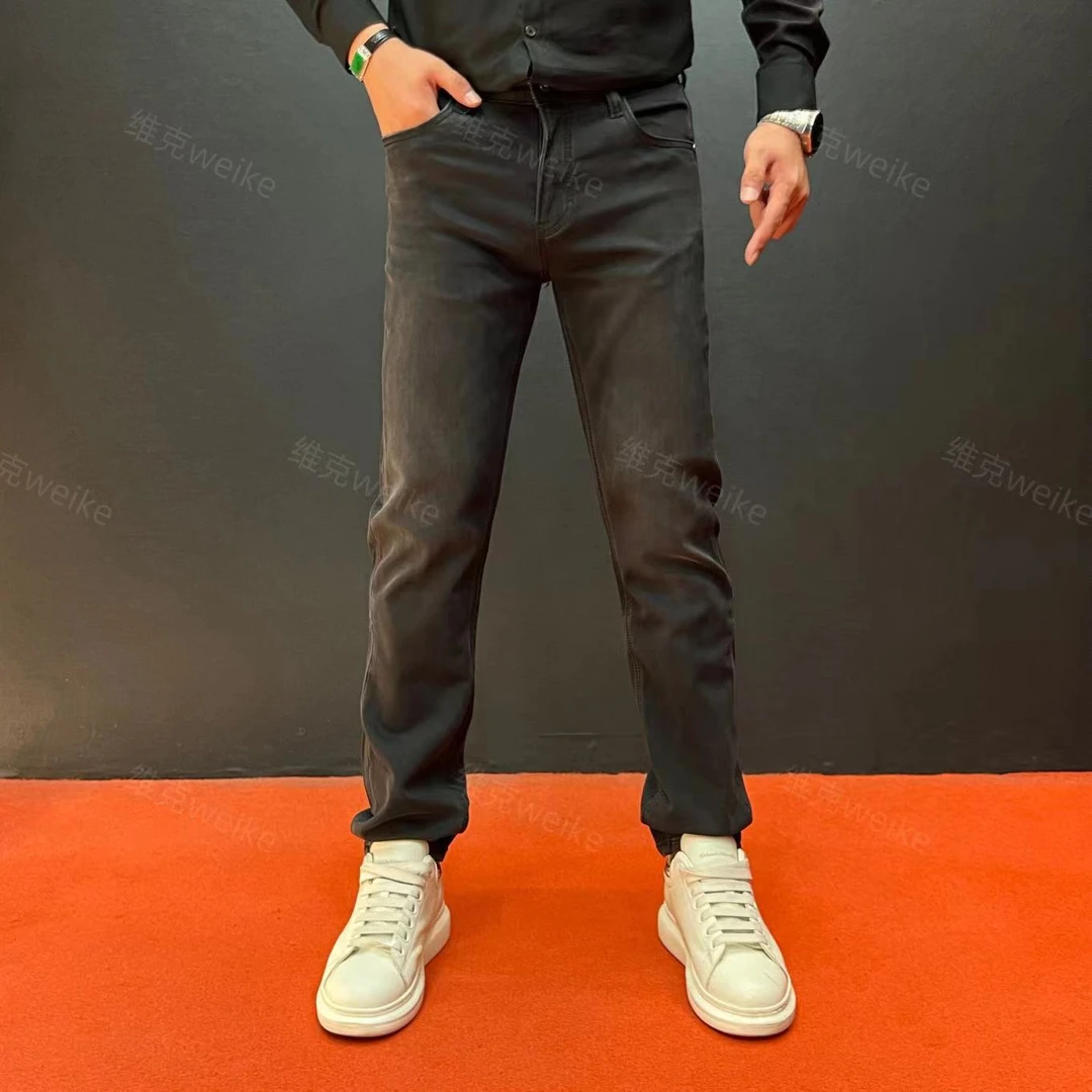 《WEIKE》650秋冬高级灰/黑色可选 男士洗水修身小直筒百搭牛仔裤
