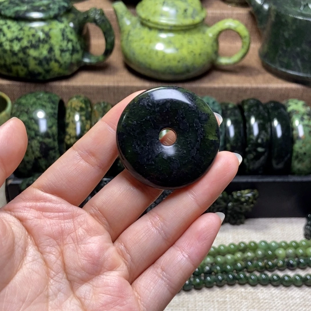 蛇纹石玉未镶嵌药王石吊坠