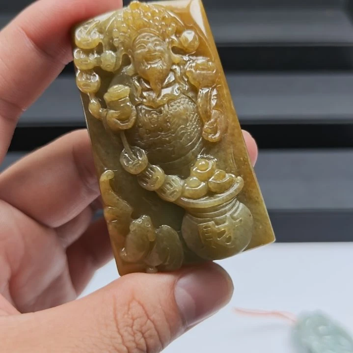 翡翠未镶嵌颈饰财神