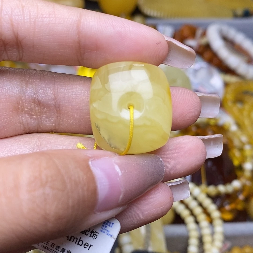 未镶嵌琥珀珠宝奇石