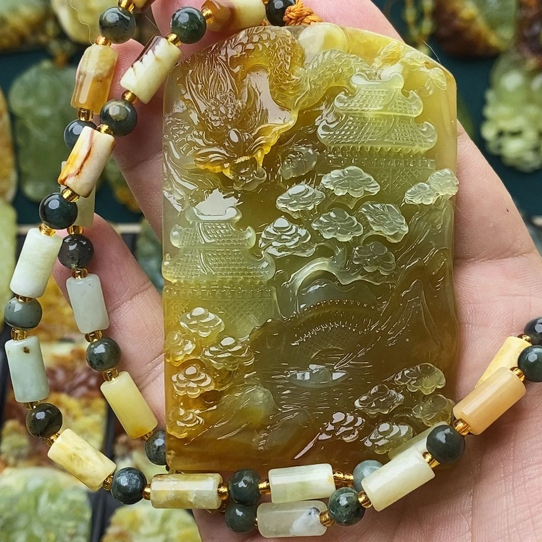 金***安蛇纹石玉未镶嵌颈饰山水