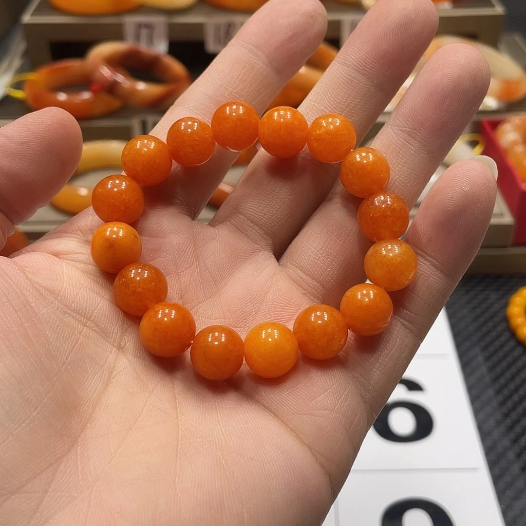 未镶嵌石英质玉（黄龙玉）手镯