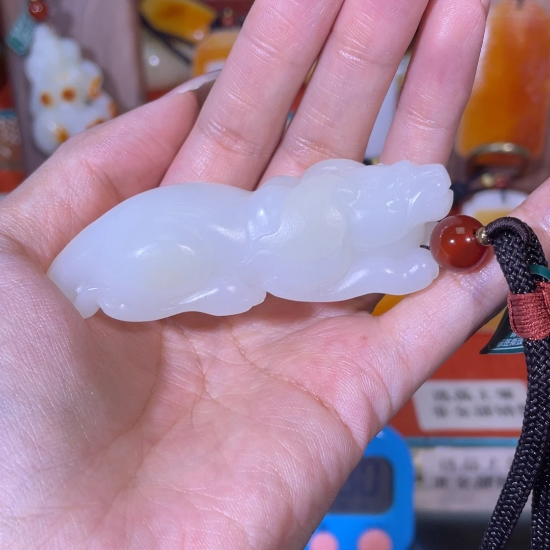 往***。和田玉未镶嵌挂件