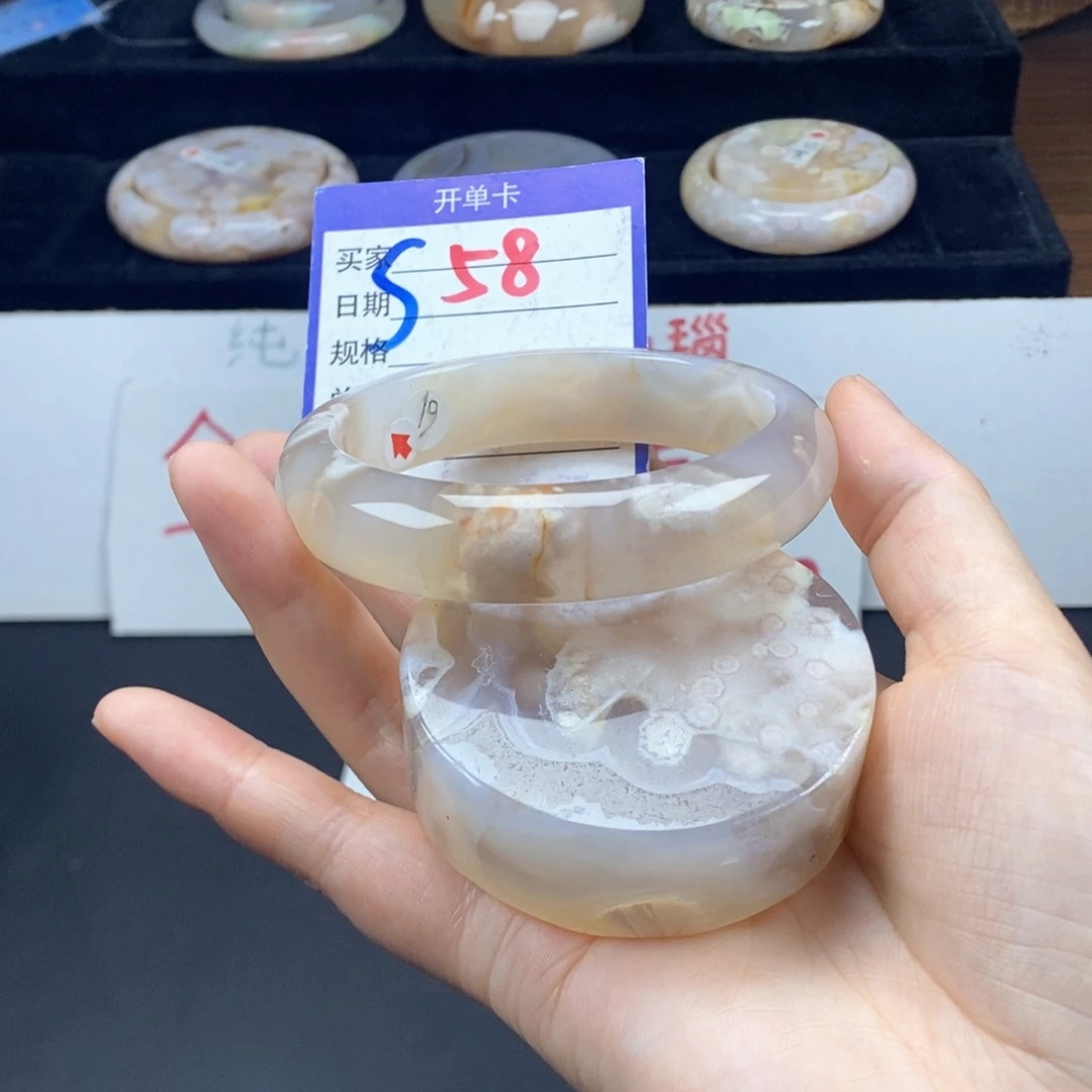 石英质玉手镯未镶嵌