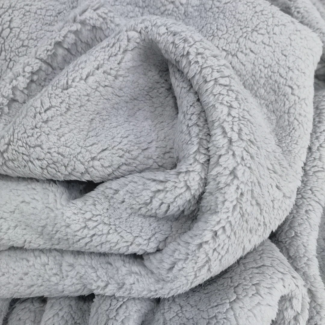 200cm*180cm 灰色双层毯 加绒加厚牛奶绒多功能盖毯