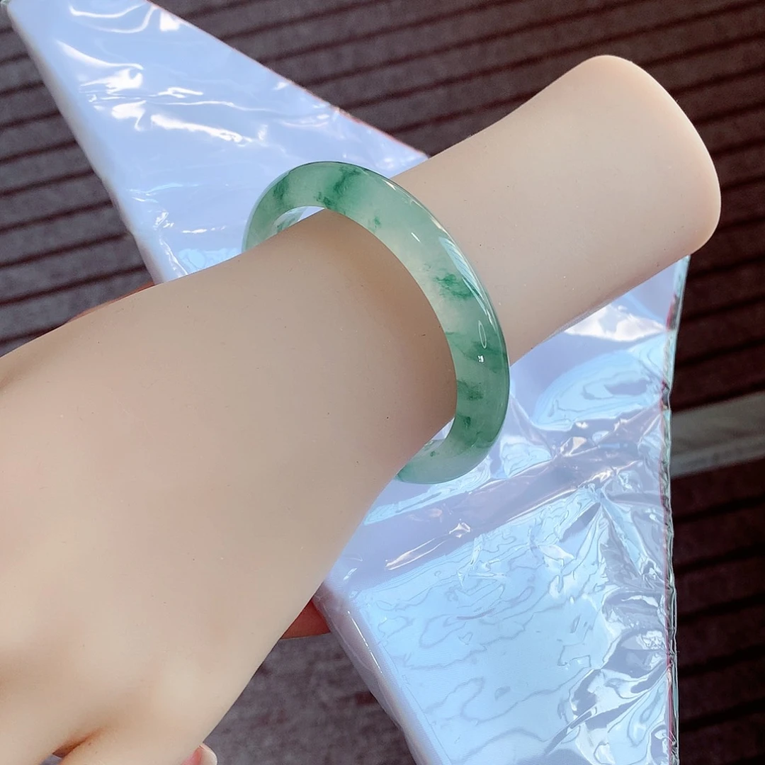 未镶嵌手镯（贵妃镯）翡翠古典美，冰种起光飘花灵动，105