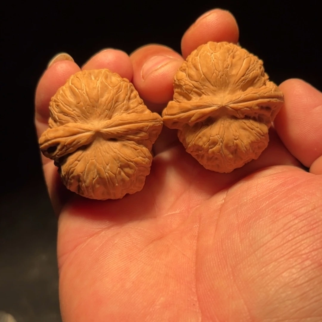 【闪购商品】在**浪文玩核桃木制手把件