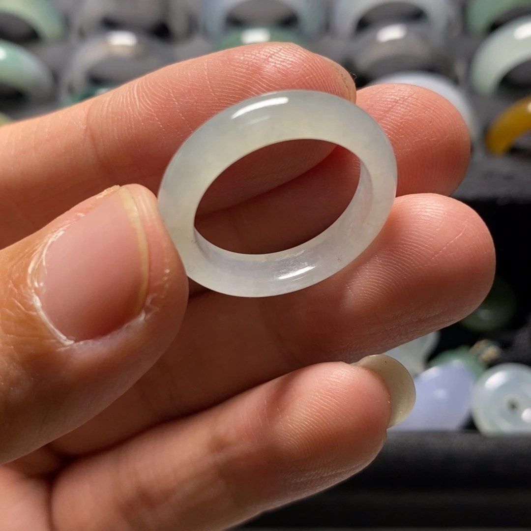 翡翠未镶嵌戒指不退福利价内径17.8