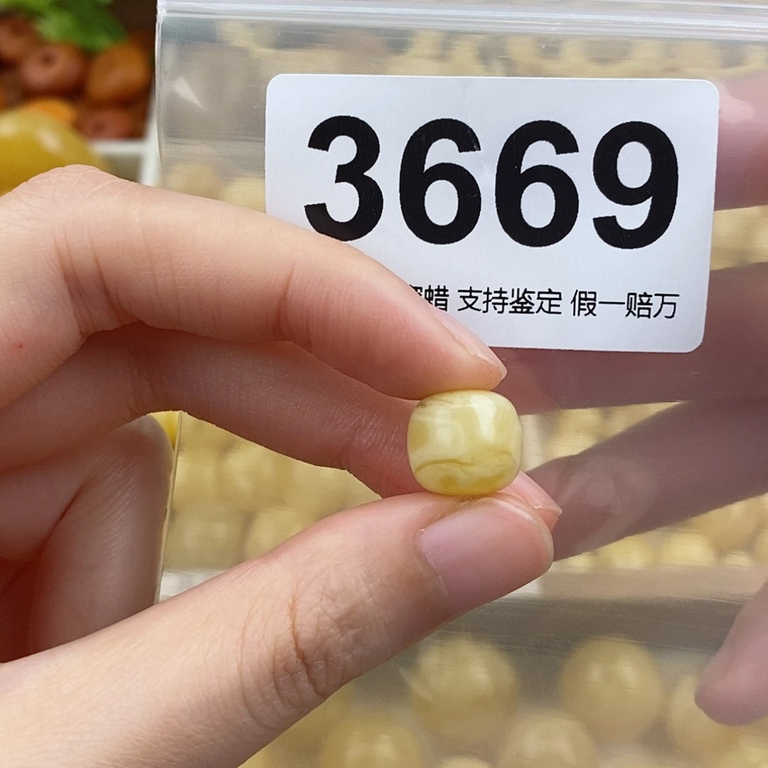 蜜蜡未镶嵌珠宝奇石12