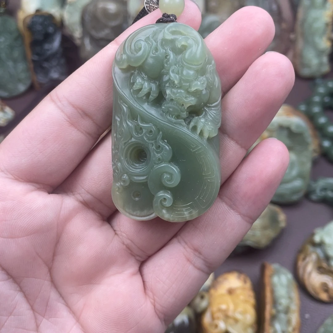未镶嵌岫岩河磨玉（透闪石质玉）把件