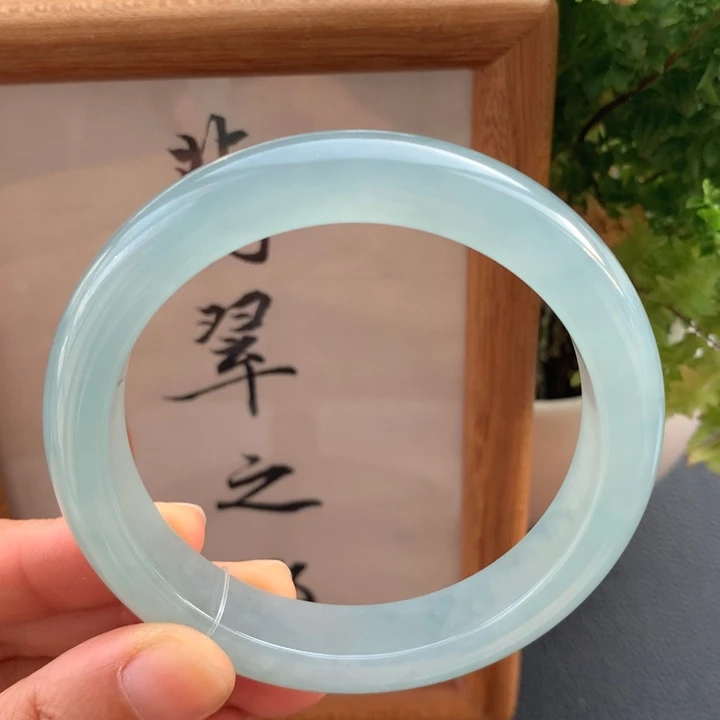 翡翠手镯未镶嵌翡翠手镯57有棉线