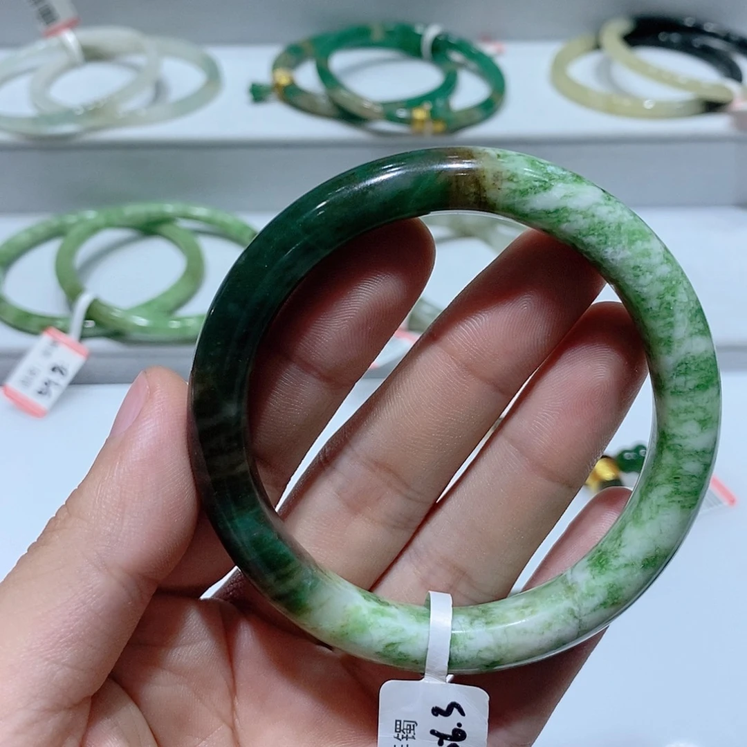 独山玉未镶嵌手镯