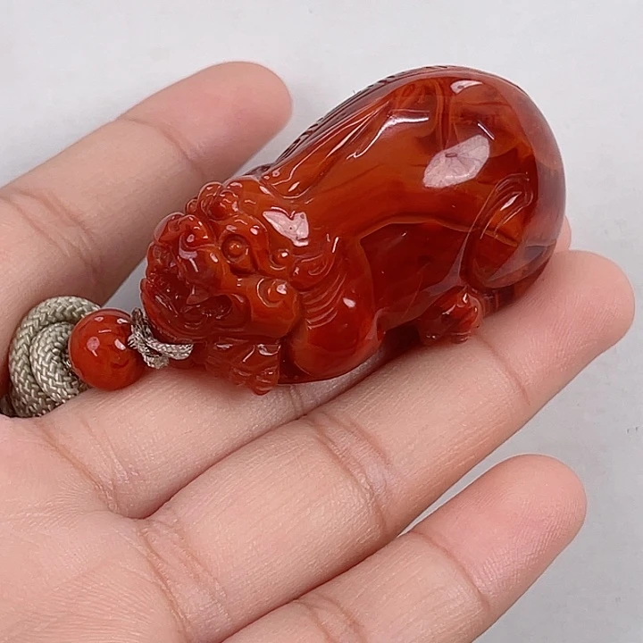 闲***庭南红玛瑙未镶嵌瓦西牛血红貔貅吊坠