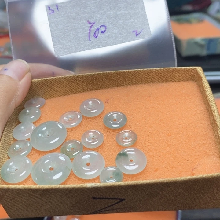 两***咪定制翡翠未镶嵌不退