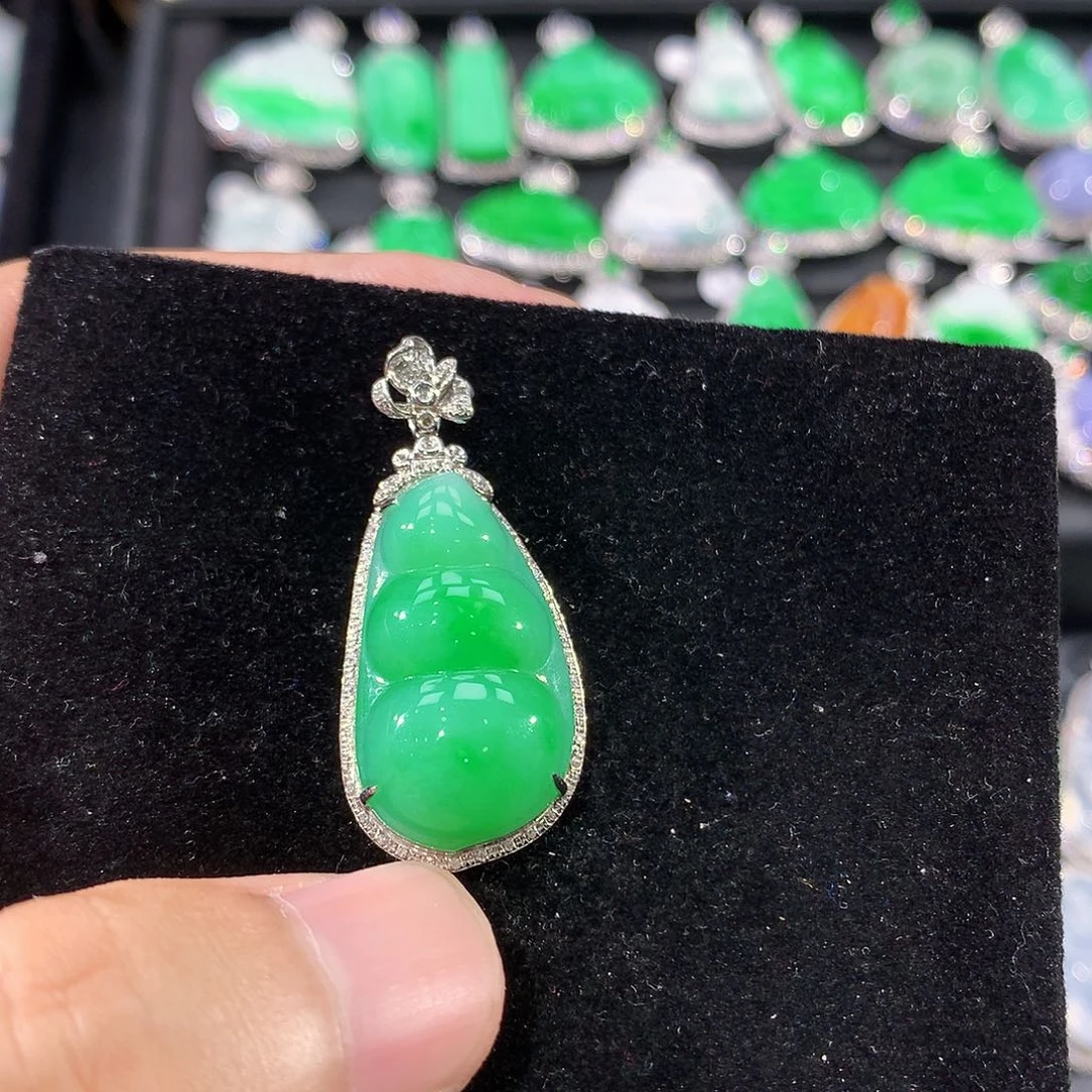 翡翠18K金镶嵌颈饰