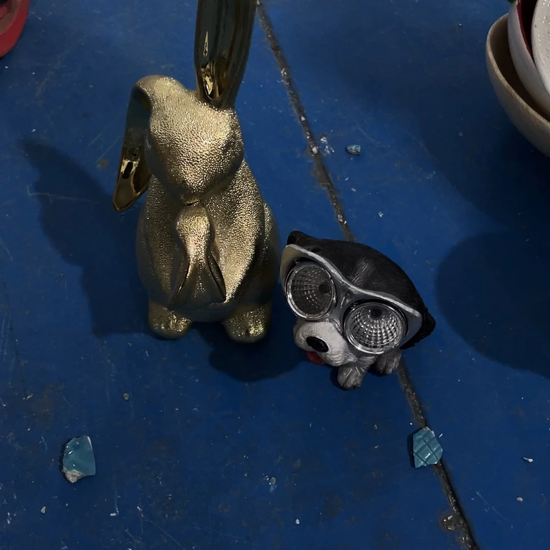 摆件s****e   瑕疵。