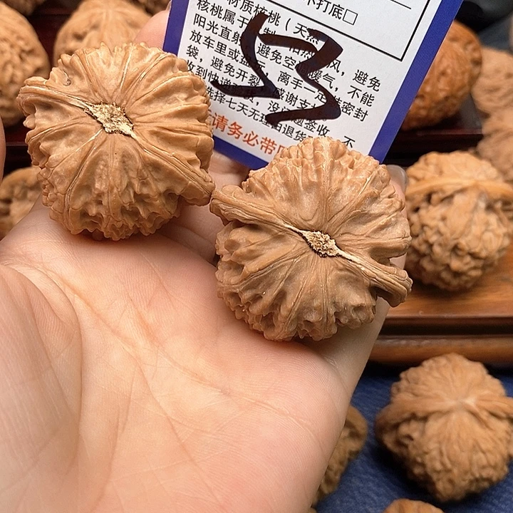 吊坠桃核白狮子头45
