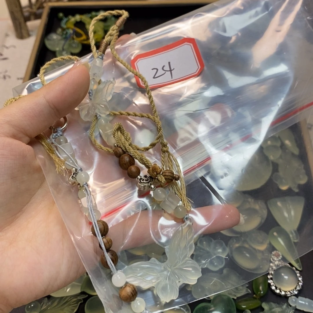 岫玉颈饰未镶嵌叶*