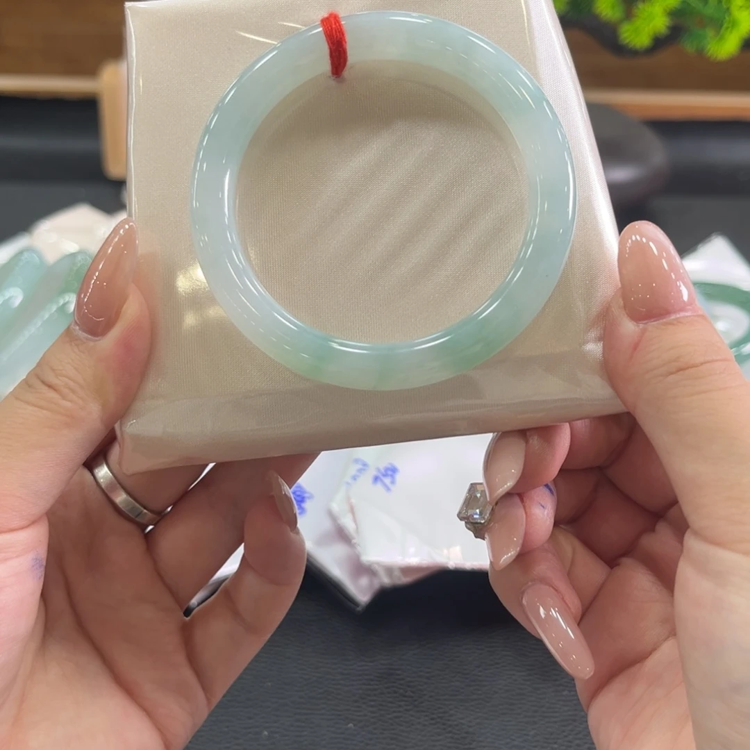 翡翠未镶嵌手镯52圆条