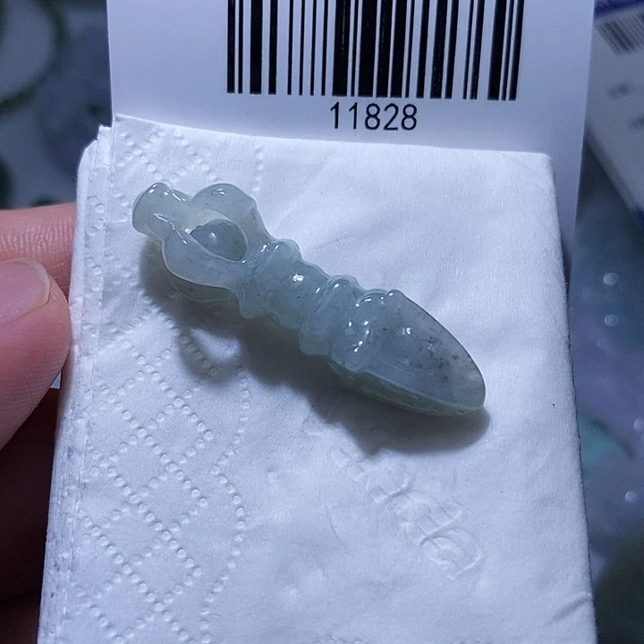 翡翠未镶嵌颈饰是
