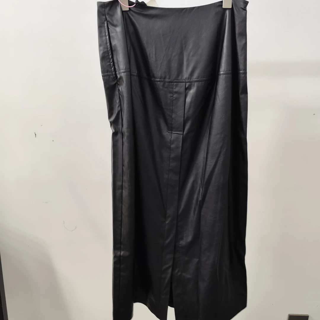 W100/AW*NA时尚休闲半身皮长裙3575