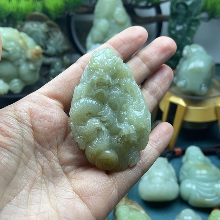 和田玉挂件未镶嵌今**事